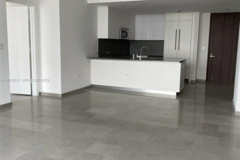 Condominio en alquiler en Miami, Florida, 3 dormitorios, 155.8 m2 № 1993762 - foto 8