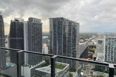Condominio en alquiler en Miami, Florida, 3 dormitorios, 155.8 m2 № 1993762 - foto 4
