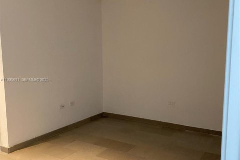 Condominio en alquiler en Miami, Florida, 3 dormitorios, 155.8 m2 № 1993762 - foto 16