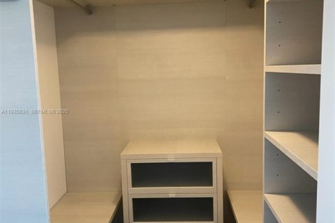 Condominio en alquiler en Miami, Florida, 3 dormitorios, 155.8 m2 № 1993762 - foto 13