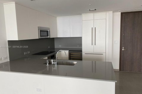 Condominio en alquiler en Miami, Florida, 3 dormitorios, 155.8 m2 № 1993762 - foto 9