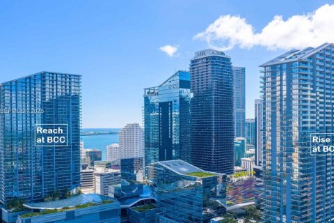 Condominio en alquiler en Miami, Florida, 3 dormitorios, 155.8 m2 № 1993762 - foto 2