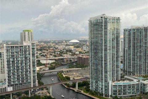 Condominio en alquiler en Miami, Florida, 3 dormitorios, 155.8 m2 № 1993762 - foto 3