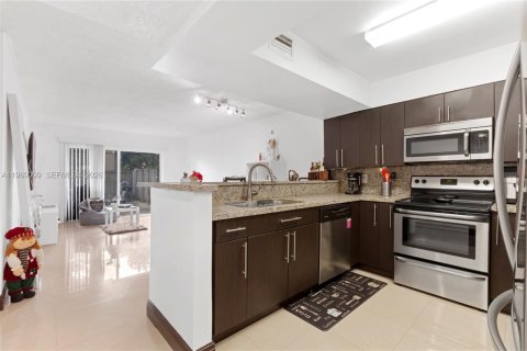 Condominio en Doral, Florida, 1 dormitorio  № 2031867