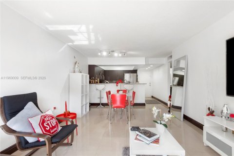 Condominio en alquiler en Doral, Florida, 1 dormitorio, 75.25 m2 № 2031867 - foto 5