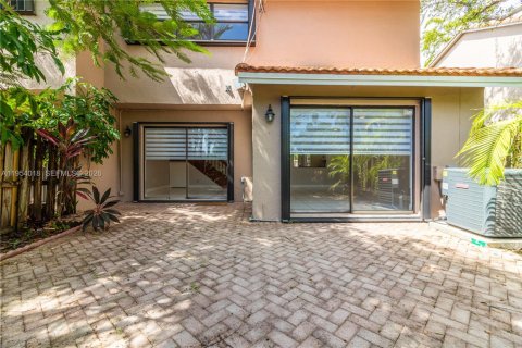 Touwnhouse à louer à Miami, Floride: 3 chambres, 175.59 m2 № 2008268 - photo 8