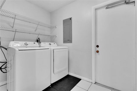 Touwnhouse à louer à Miami, Floride: 3 chambres, 175.59 m2 № 2008268 - photo 27