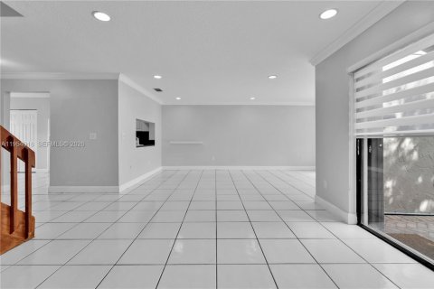 Touwnhouse à louer à Miami, Floride: 3 chambres, 175.59 m2 № 2008268 - photo 20