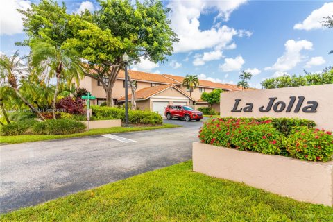 Townhouse in Miami, Florida 3 bedrooms, 175.59 sq.m. № 2008268