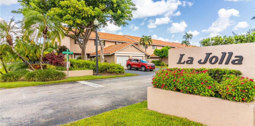 Touwnhouse à Miami, Floride 3 chambres, 175.59 m2 № 2008268