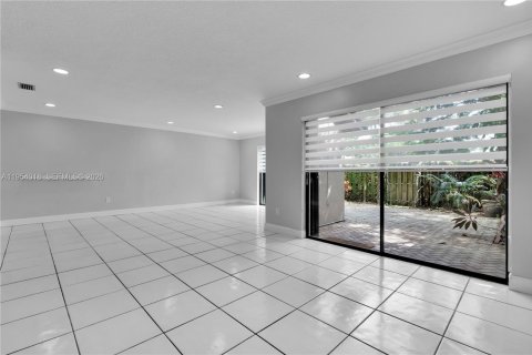 Touwnhouse à louer à Miami, Floride: 3 chambres, 175.59 m2 № 2008268 - photo 19