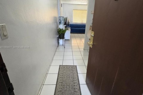 Copropriété à vendre à North Miami Beach, Floride: 1 chambre, 56.02 m2 № 2046692 - photo 3