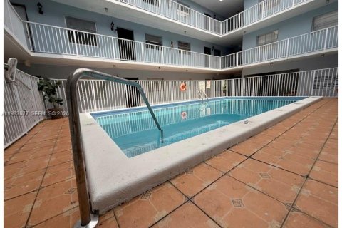 Copropriété à vendre à North Miami Beach, Floride: 1 chambre, 56.02 m2 № 2046692 - photo 2