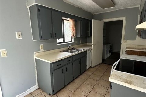House in Ocala, Florida 3 bedrooms, 89.19 sq.m. № 2403647 - photo 8