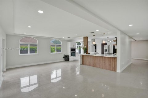 House in Miami, Florida 4 bedrooms, 310.48 sq.m. № 2254048 - photo 22