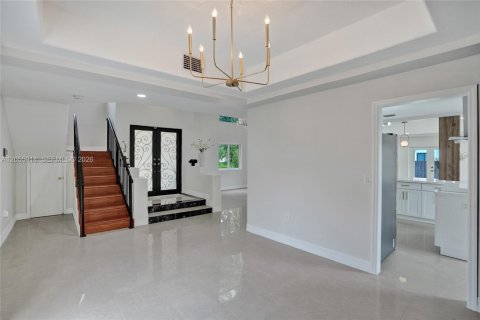 House in Miami, Florida 4 bedrooms, 310.48 sq.m. № 2254048 - photo 18
