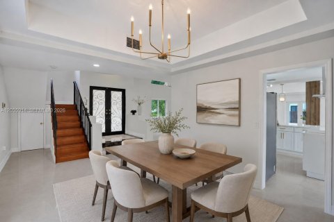 House in Miami, Florida 4 bedrooms, 310.48 sq.m. № 2254048 - photo 17
