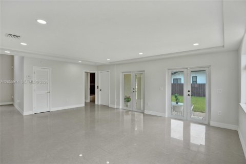 House in Miami, Florida 4 bedrooms, 310.48 sq.m. № 2254048 - photo 24