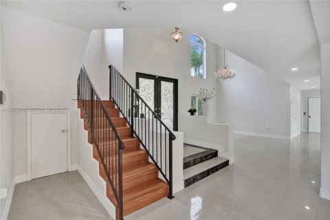 House in Miami, Florida 4 bedrooms, 310.48 sq.m. № 2254048 - photo 19