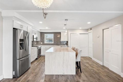 Condominio en alquiler en Saint Petersburg, Florida, 2 dormitorios, 106.84 m2 № 1875812 - foto 7