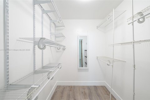 Condo in Miami, Florida, 1 bedroom  № 1862742 - photo 14
