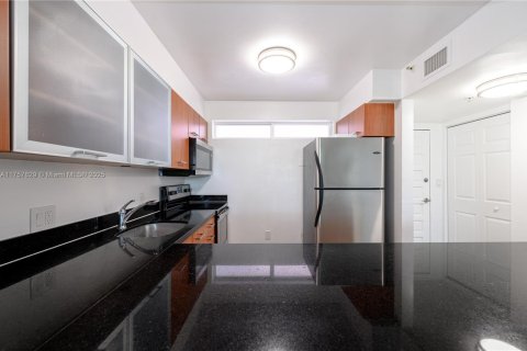 Condo in Miami, Florida, 1 bedroom  № 1862742 - photo 6