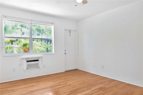 Condominio en venta en Miami Beach, Florida, 1 dormitorio, 55.74 m2 № 1781717 - foto 1