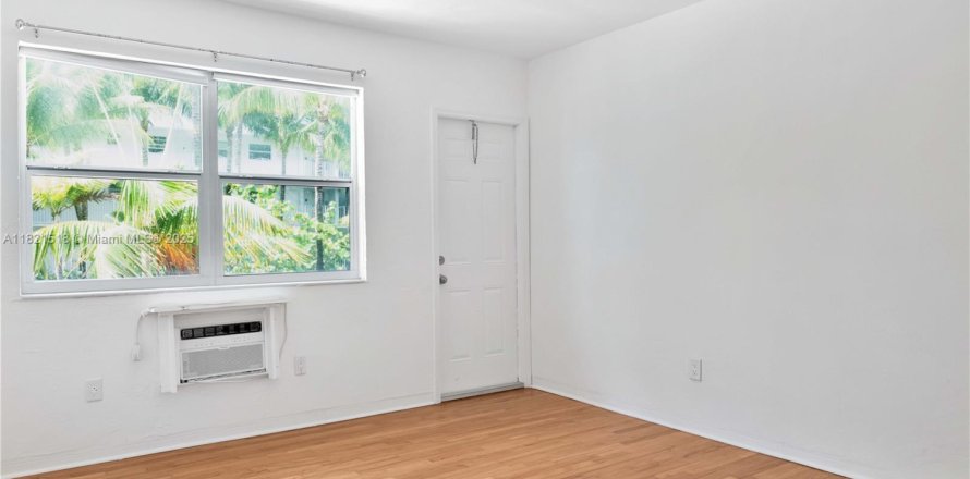 Condominio en Miami Beach, Florida, 1 dormitorio  № 1781717