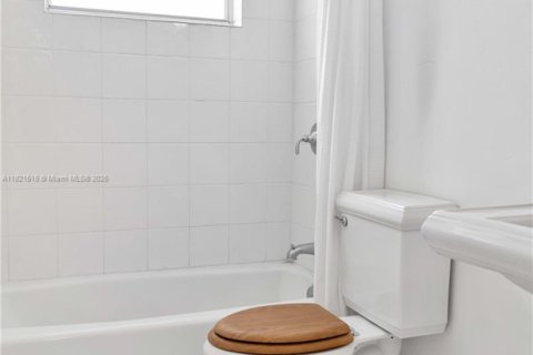 Condominio en venta en Miami Beach, Florida, 1 dormitorio, 55.74 m2 № 1781717 - foto 10