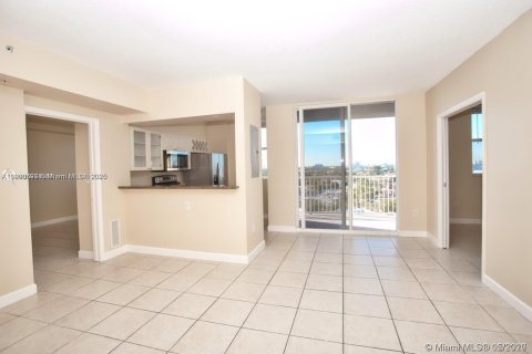 Condominio en alquiler en Miami, Florida, 2 dormitorios, 81.48 m2 № 1953558 - foto 1