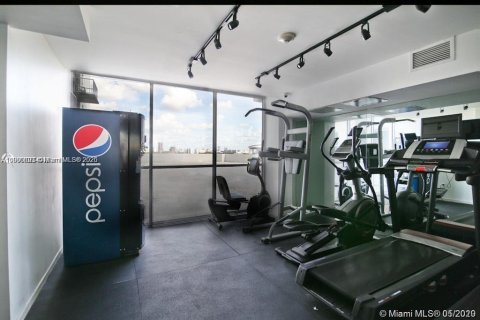 Condominio en alquiler en Miami, Florida, 2 dormitorios, 81.48 m2 № 1953558 - foto 12