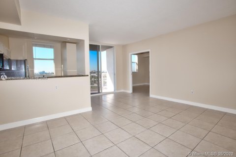 Condominio en alquiler en Miami, Florida, 2 dormitorios, 81.48 m2 № 1953558 - foto 5