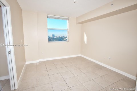Condominio en alquiler en Miami, Florida, 2 dormitorios, 81.48 m2 № 1953558 - foto 6