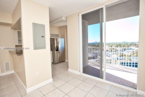 Condominio en alquiler en Miami, Florida, 2 dormitorios, 81.48 m2 № 1953558 - foto 7
