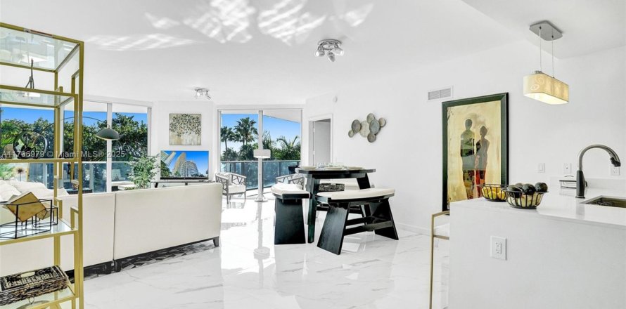 Condo à Miami, Floride, 3 chambres  № 2053879