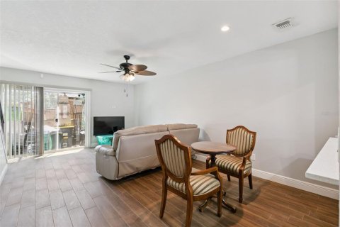 Condo in Altamonte Springs, Florida, 2 bedrooms  № 2231291 - photo 11