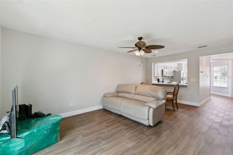 Condo in Altamonte Springs, Florida, 2 bedrooms  № 2231291 - photo 9