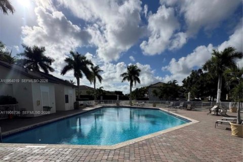 Condominio en alquiler en Doral, Florida, 2 dormitorios, 104.14 m2 № 2026637 - foto 2