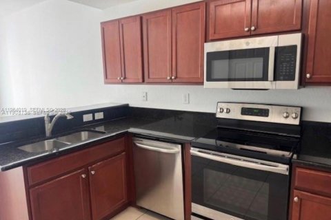 Condominio en alquiler en Doral, Florida, 2 dormitorios, 104.14 m2 № 2026637 - foto 3