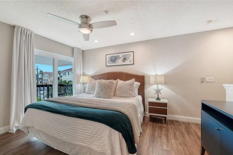 House in Sarasota, Florida 8 bedrooms, 493.59 sq.m. № 2235647 - photo 12