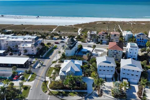 House in Sarasota, Florida 8 bedrooms, 493.59 sq.m. № 2235647 - photo 2