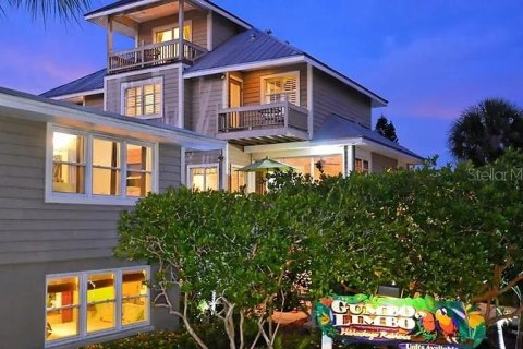 House in Sarasota, Florida 8 bedrooms, 493.59 sq.m. № 2235647