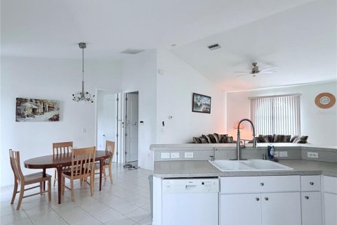 Villa ou maison à vendre à North Port, Floride: 3 chambres, 151.15 m2 № 2267429 - photo 12