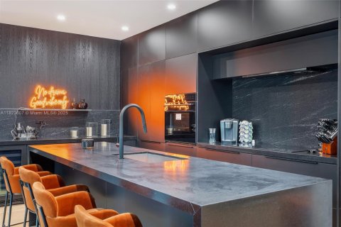 Villa ou maison à vendre à Miami, Floride: 5 chambres, 278.89 m2 № 1790148 - photo 11