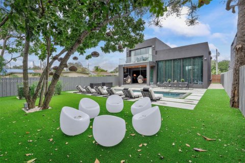 Villa ou maison à vendre à Miami, Floride: 5 chambres, 278.89 m2 № 1790148 - photo 27
