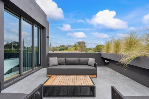 Villa ou maison à vendre à Miami, Floride: 5 chambres, 278.89 m2 № 1790148 - photo 25