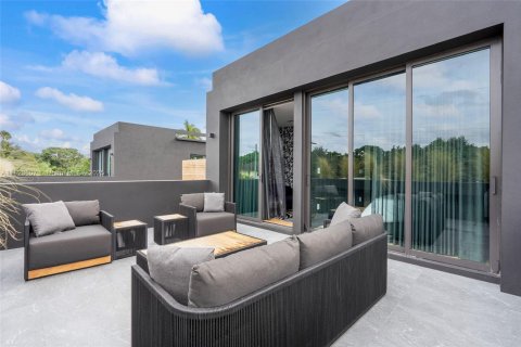 Villa ou maison à vendre à Miami, Floride: 5 chambres, 278.89 m2 № 1790148 - photo 24