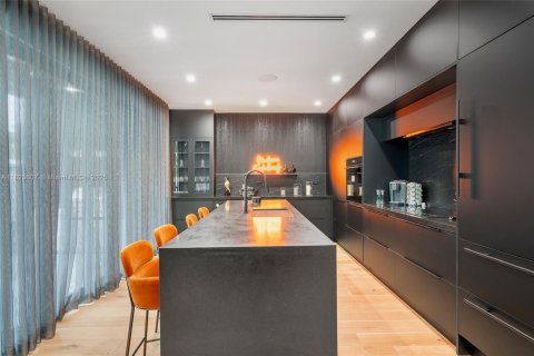 Villa ou maison à vendre à Miami, Floride: 5 chambres, 278.89 m2 № 1790148 - photo 10