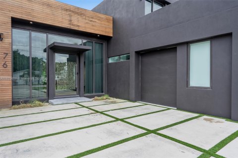 Villa ou maison à vendre à Miami, Floride: 5 chambres, 278.89 m2 № 1790148 - photo 2
