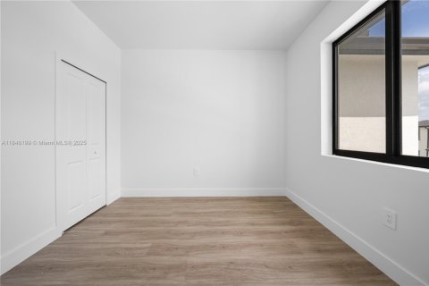 Снять в аренду таунхаус в Флорида-Сити, Флорида 3 спальни, 144.74м2, № 1958539 - фото 27